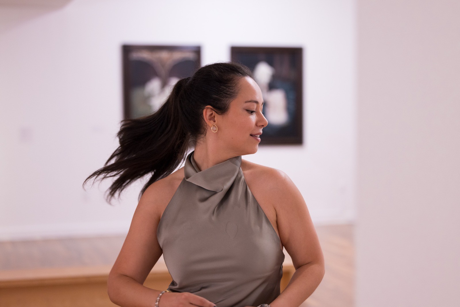 Cinthia Durán mid-movement